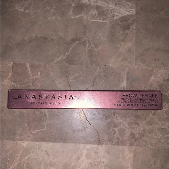 NIB Brow Definer - Picture 1 of 1